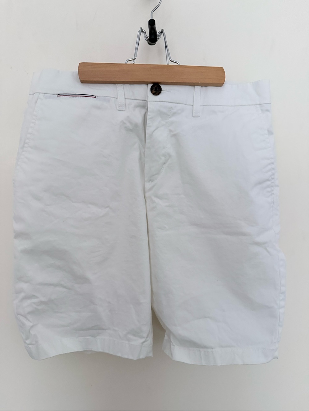 Tommy Hilfiger Slim Fit 8” White Cotton Shorts - Men’s 30